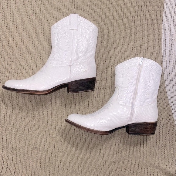White cowboy boots size 8.5 - Picture 2 of 7